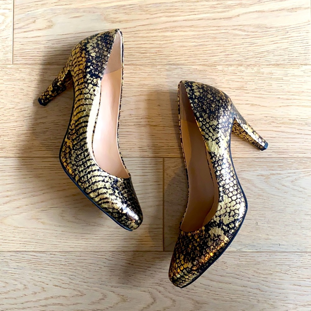Vince Camuto Gold and Black Metallic Pumps